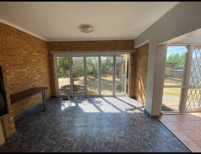 3 BEDROOM FREEHOLD FOR SALE IN PRIMROSE